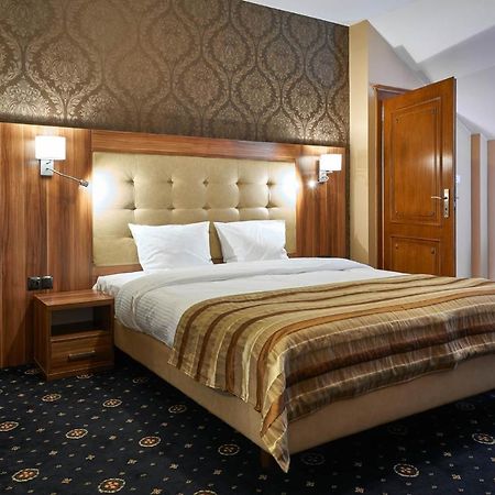 Hotel Dwor Galicja Stalowa Wola Exterior foto
